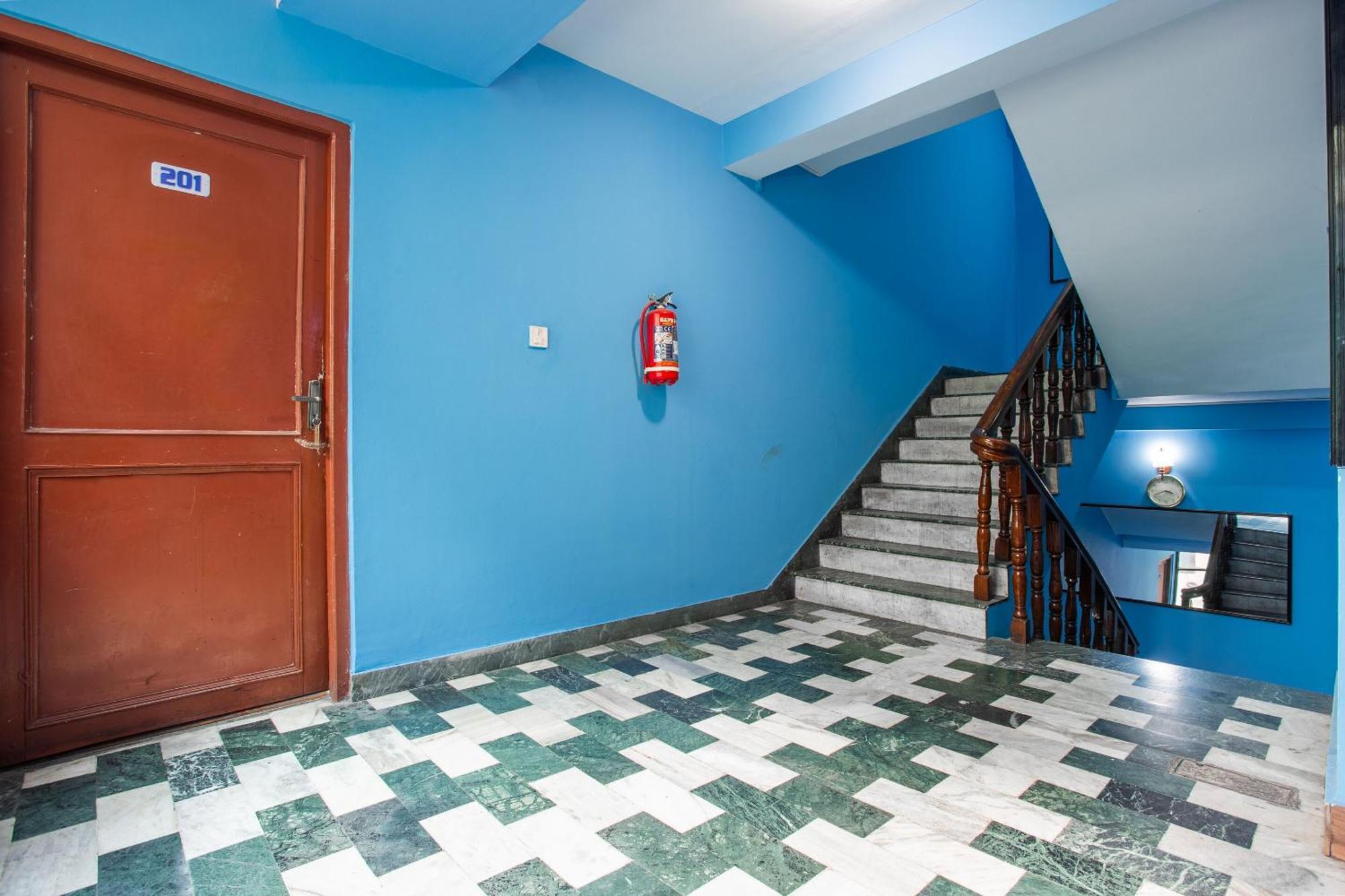 Oyo 808 Hotel Om Ganapati Pvt Ltd Catmandu Exterior foto